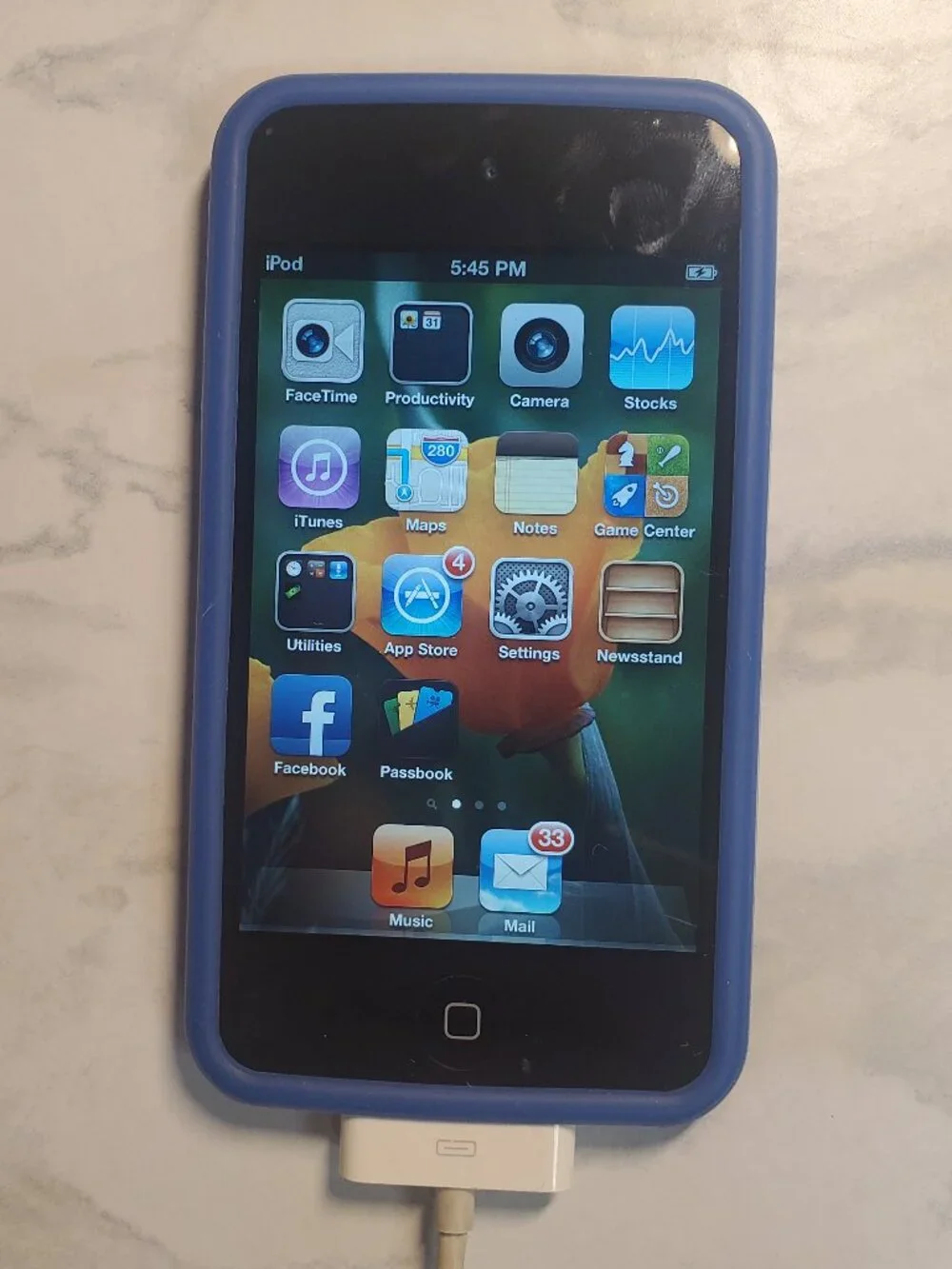 Apple iPod Touch, 32 GB, Model A1367 (4th Generation)
